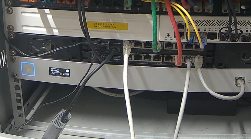 Internet Redundancy for Homelab: the Mikrotik way!